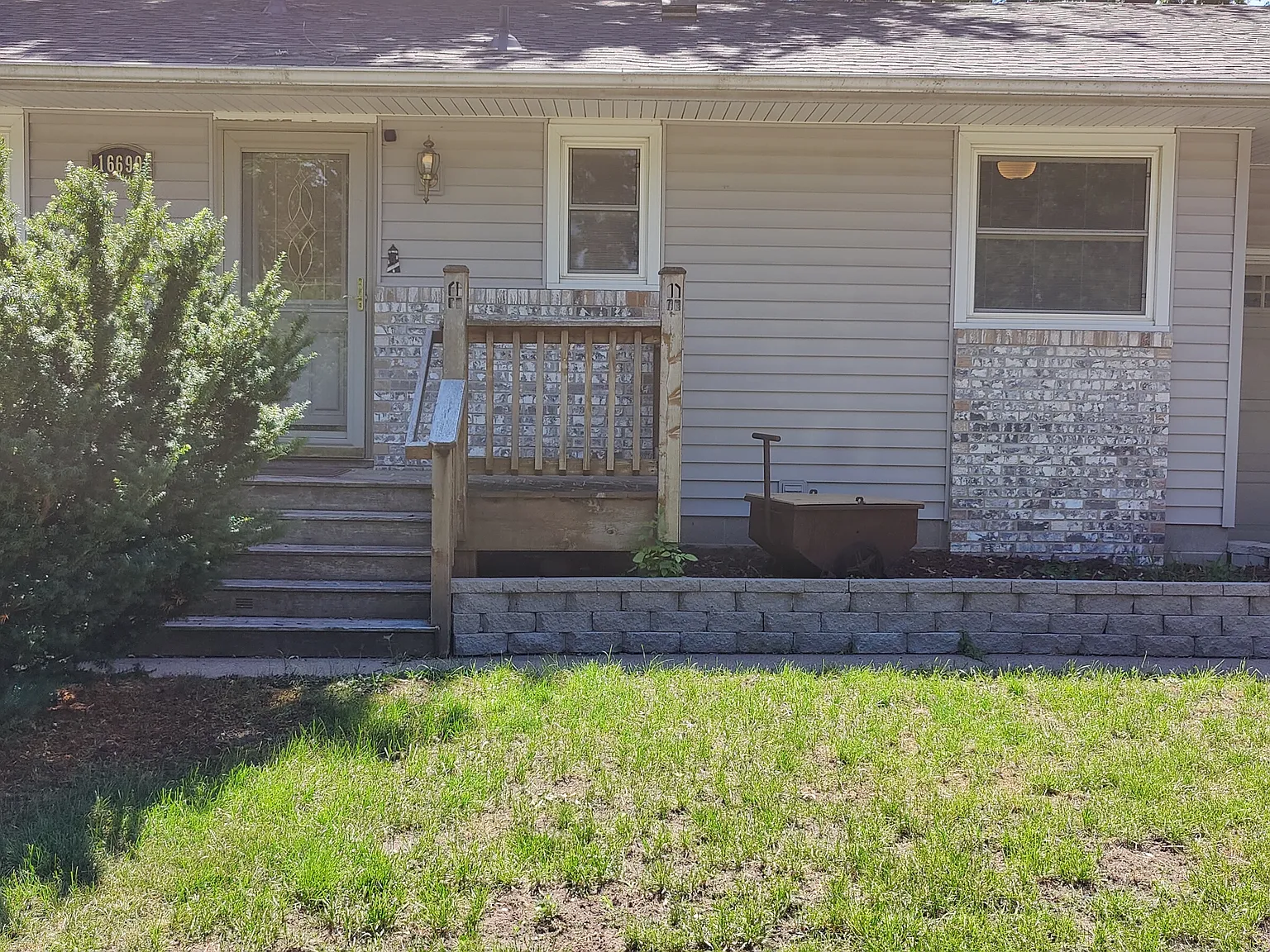 3 bed, 2136 sqft, $2,300 — Photo 4