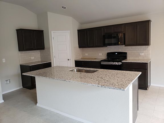 4th image of 4225 Hillside Dr