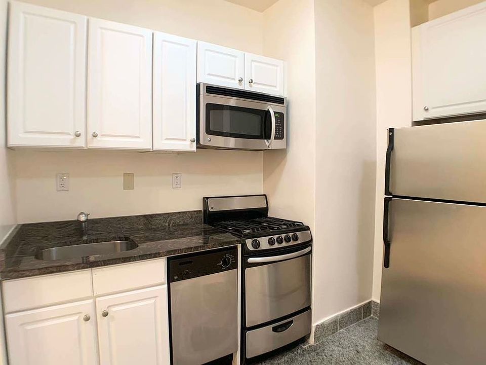 1st image of 220 Wadsworth Ave APT 105