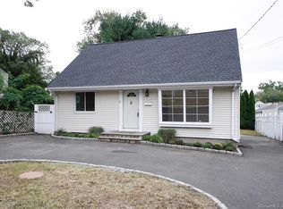 975 Knapps Hwy, Fairfield, CT 06825