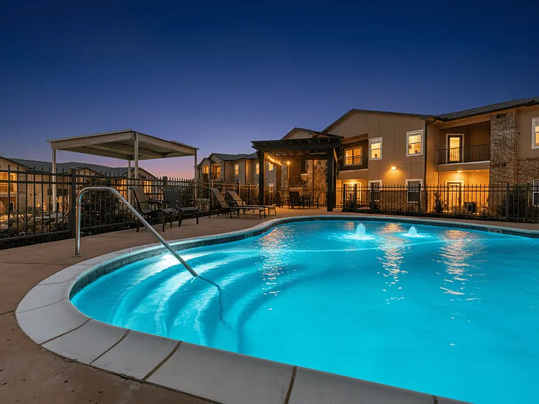 Willow Creek Apartments — Photo 27