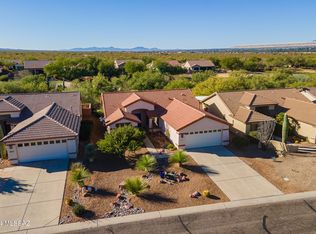 931 N Night Heron Dr, Green Valley, AZ 85614