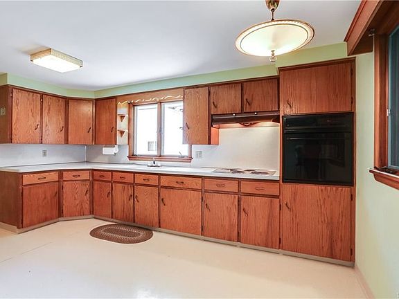 3rd image of 494 Campbell Blvd