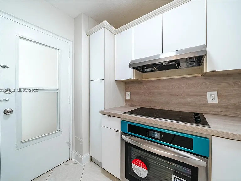 2555 NE 11th St #310 — Photo 14