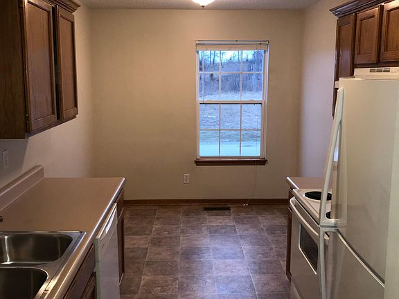 KITCHEN. NEWER APPLIANCES.