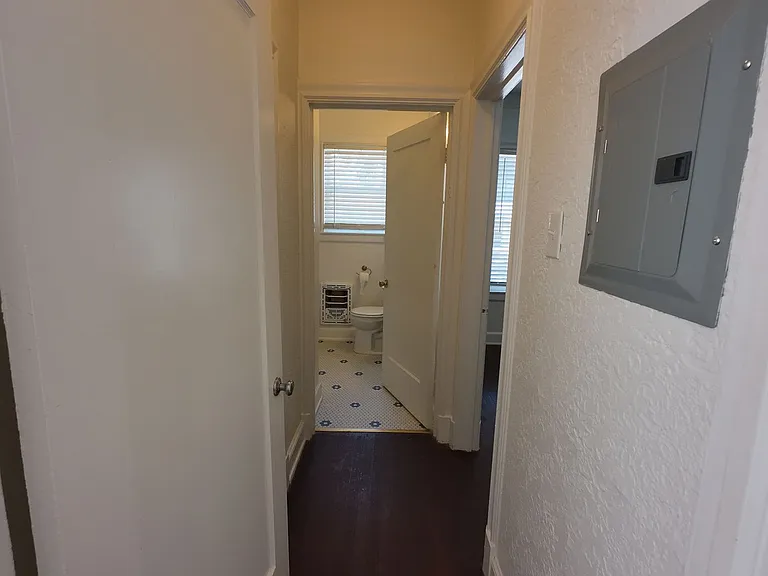 703 W French Pl — Photo 15