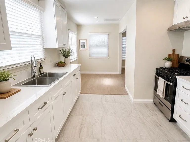 716 Fischer St — Photo 3