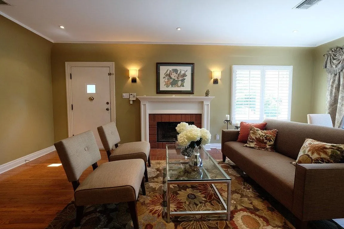 3 bed, 1836 sqft, $4,350 — Photo 2