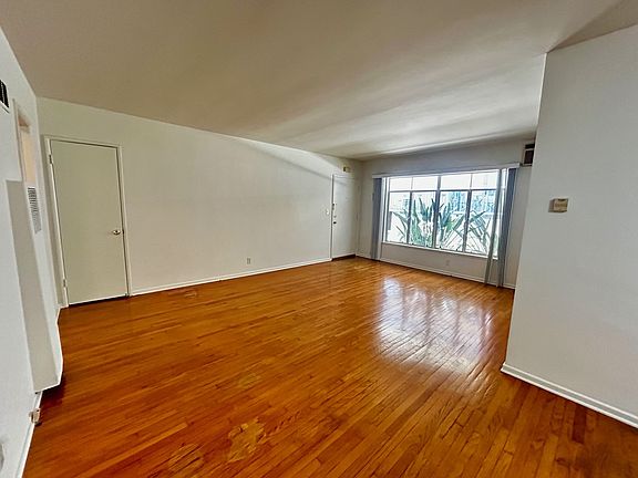4th image of 1119 S Sherbourne Dr APT 2