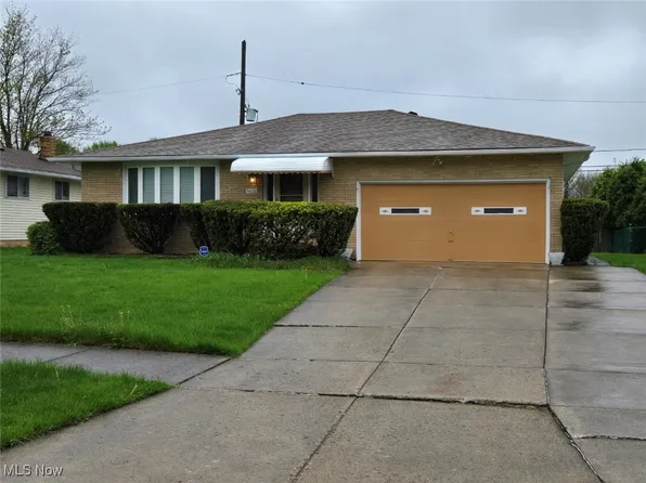 5606 Carlton Dr, Bedford Heights, OH 44146