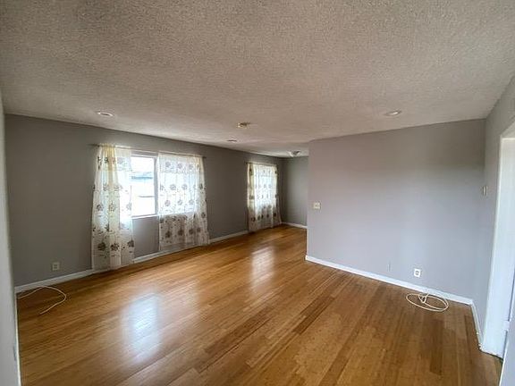 3rd image of 4829 W 117th St