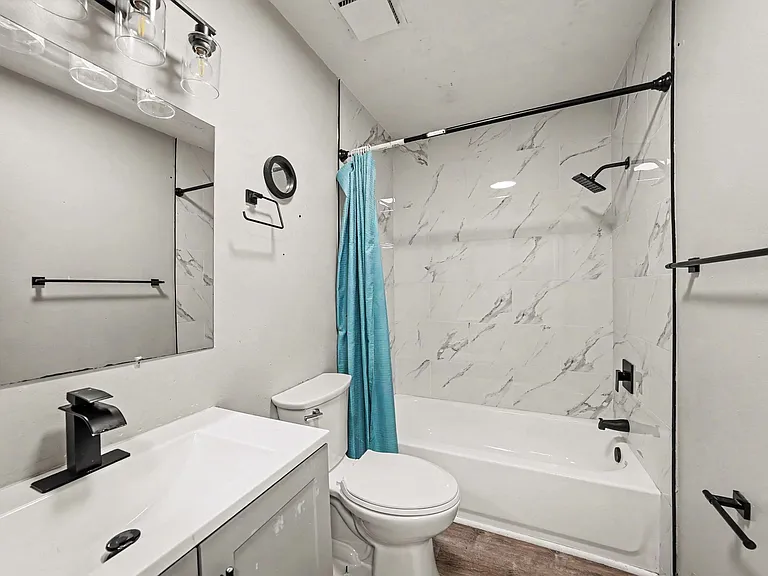 9208 N Connechusett Rd #D — Photo 23