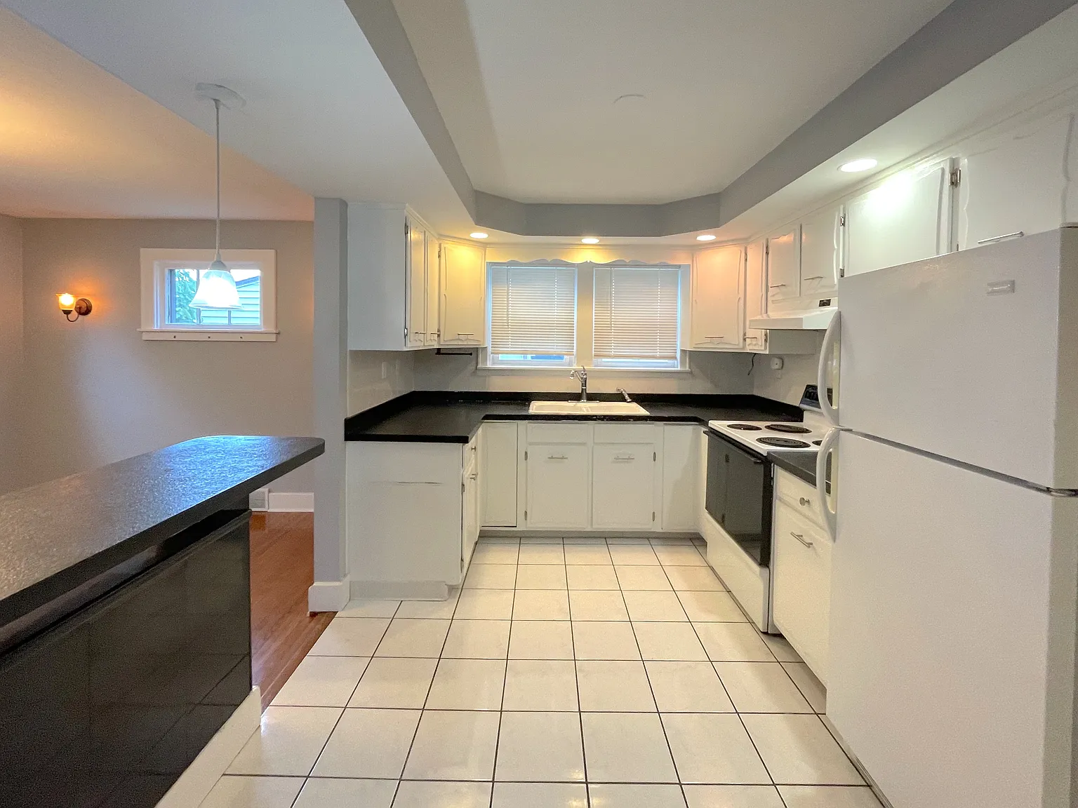 2 bed, 925 sqft, $1,100 — Photo 2