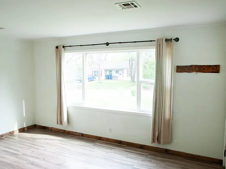 2512 Century Dr — Photo 5