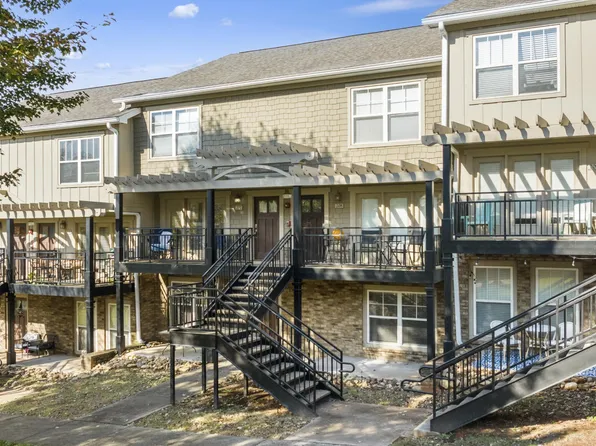 3950 Cherokee Woods Way APT 207, Knoxville, TN 37920