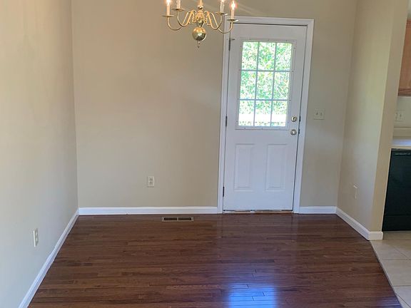 4th image of 889 Virginiabradford Ct