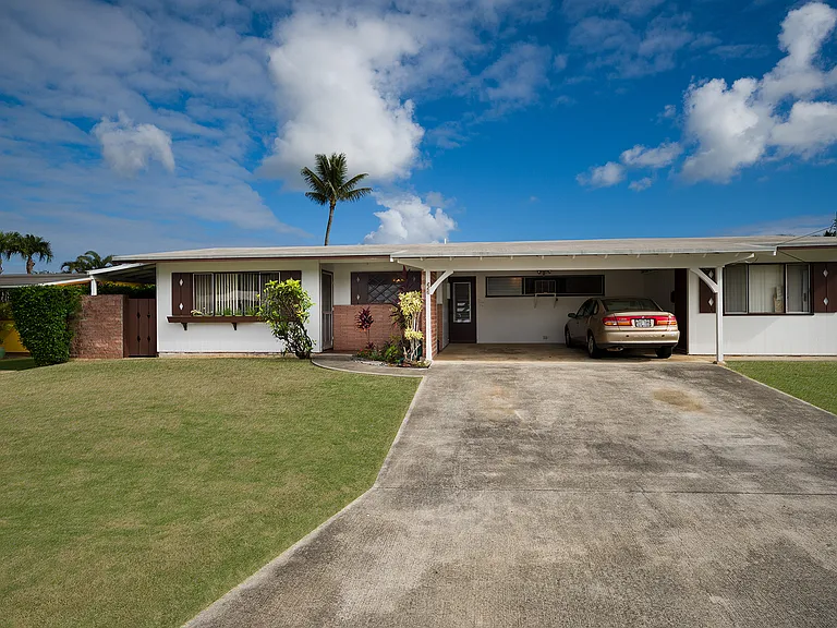 557 Ululani St — Photo 1