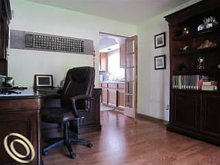 4th image of 37685 Northfield Ave