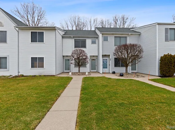 42 Rosebud Ln, Mount Clemens, MI 48043