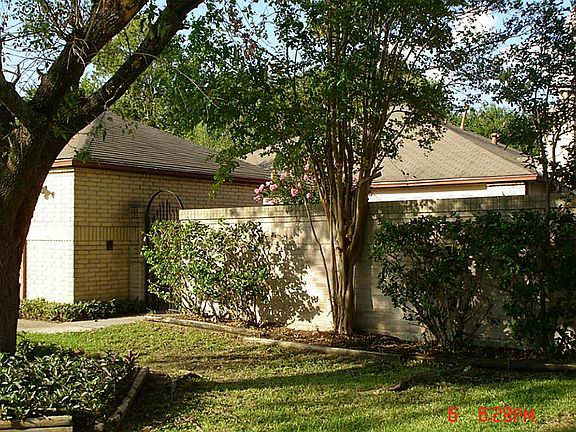 2nd image of 4123 Knoll Glen Dr