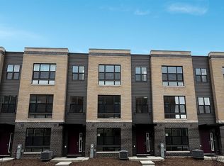 369 Summit Cir, Lombard, IL 60148