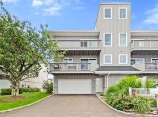 123 College Pl #123, Fairfield, CT 06824