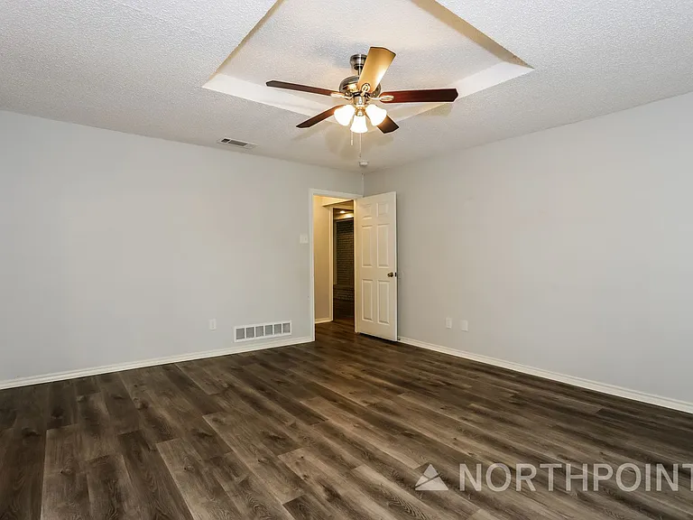 422 Ash Ln — Photo 8
