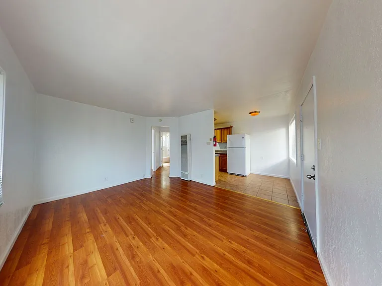 2515 10th ave — Photo 147