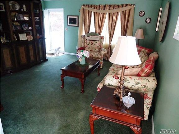 2nd image of 67 Hewlett Dr