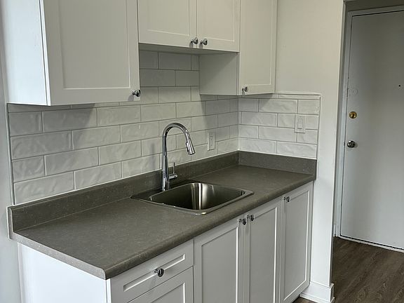 3rd image of 1465 Tyneburn Cres