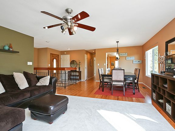 3rd image of 8010 Hansom Dr
