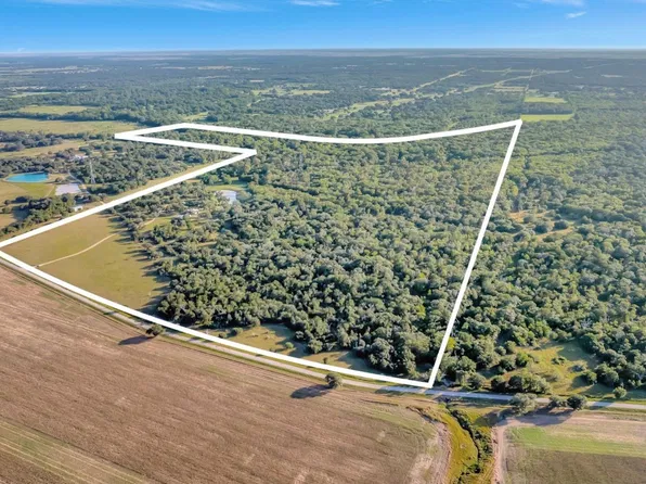 2698 County Road 284, Edna, TX 77957