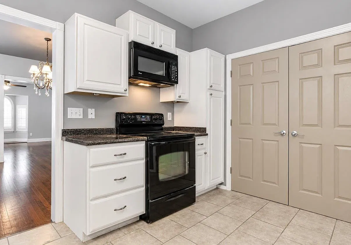 4 bed, 1606 sqft, $4,150 — Photo 4