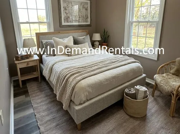 325 Malaga Park Dr, Malaga, NJ 08328