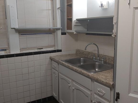 3rd image of 4938 Kemper Ave