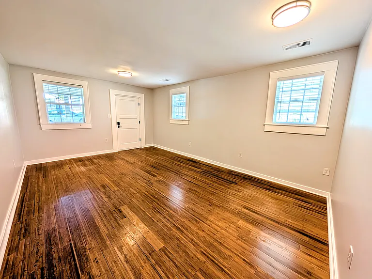 199 Lowry St NE — Photo 4