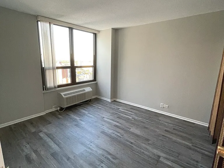 5100 N Marine Dr #27M — Photo 9