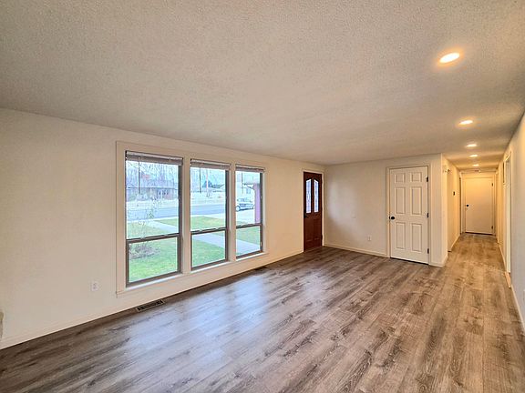 3rd image of 1312 Springwater Ave