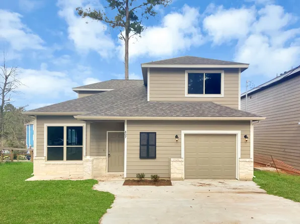 807 Comanche Rd, Montgomery, TX 77316