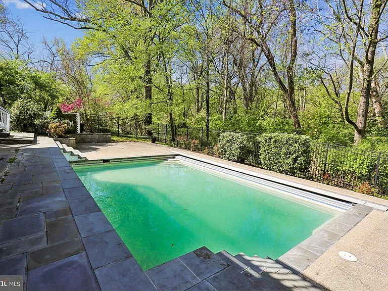 4902 Derussey Pkwy — Photo 95