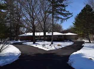 49 Lagoon Dr, Hawthorn Woods, IL 60047