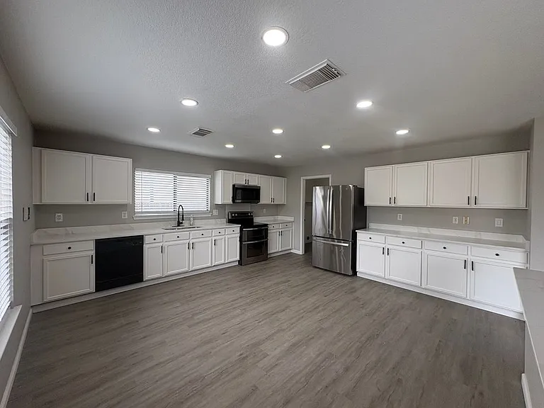 8110 Stagwood Hl — Photo 2