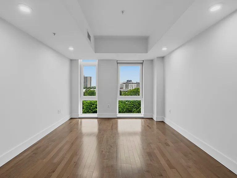 262 Monsignor Obrien Hwy #605 — Photo 18