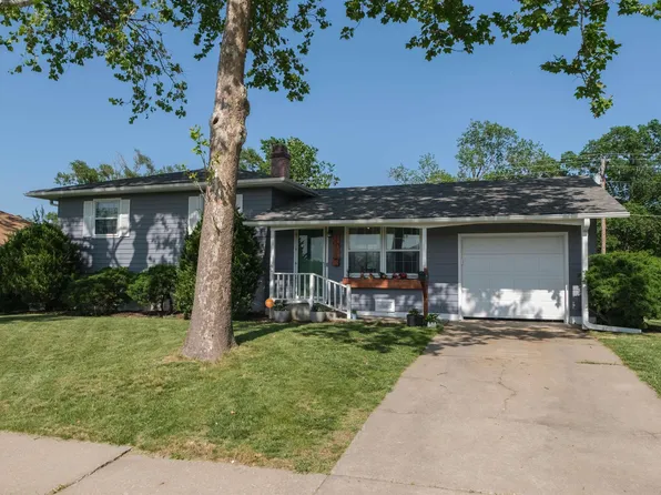 3208 SW Arnold Ave, Topeka, KS 66614