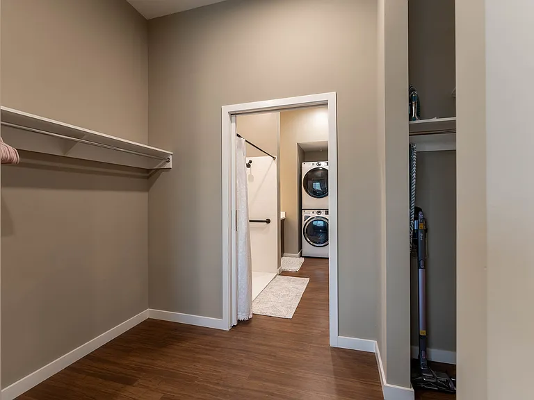 1364 E Battlefield Rd — Photo 118