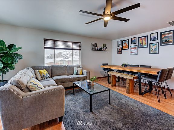 5th image of 3970 NE Vista Del Ray Dr