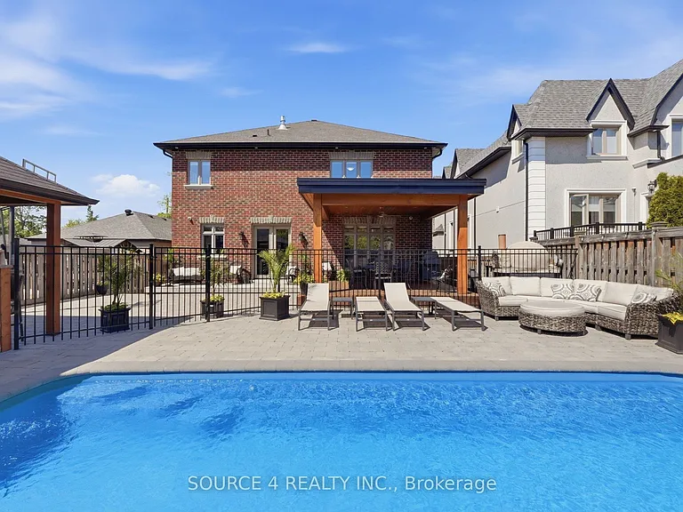 39 Amesbury Dr — Photo 46