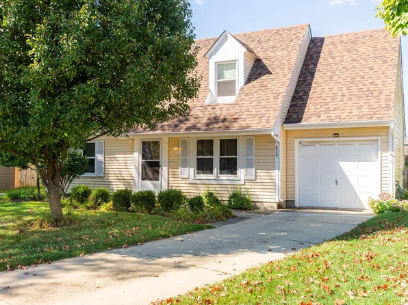 820 Shady Ln, Aurora, IL 60506