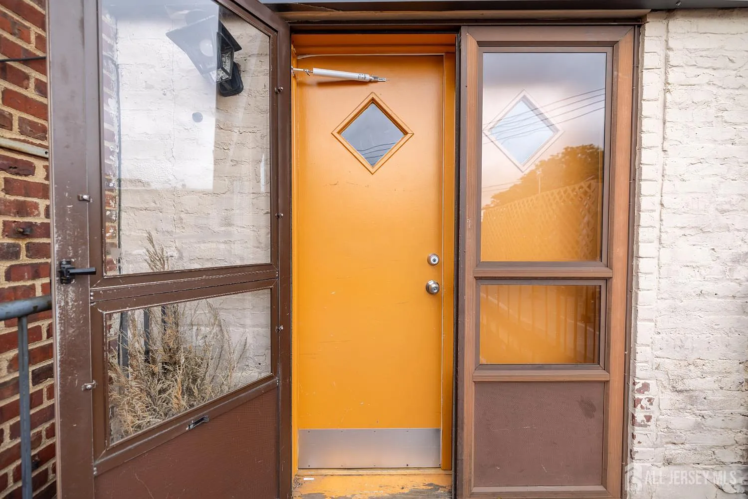 2 bed, 1.0 bath, $2,650 — Photo 3