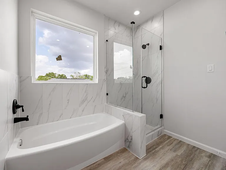 8 Donna Ct #B — Photo 17